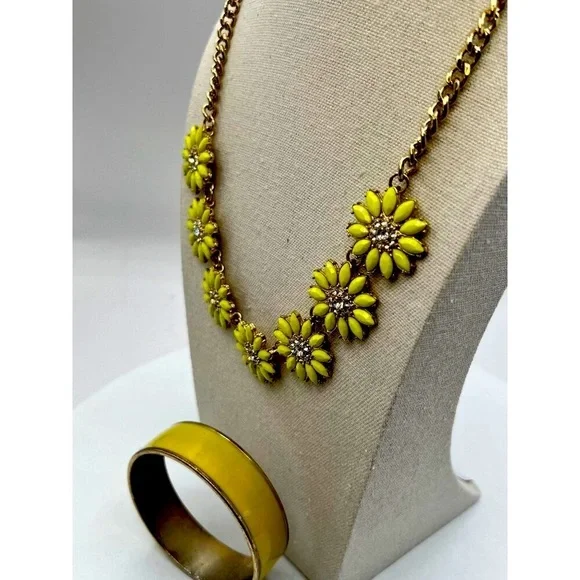 Vintage Yellow Daisy Necklace & Bangle Set    A41 - Picture 4 of 9